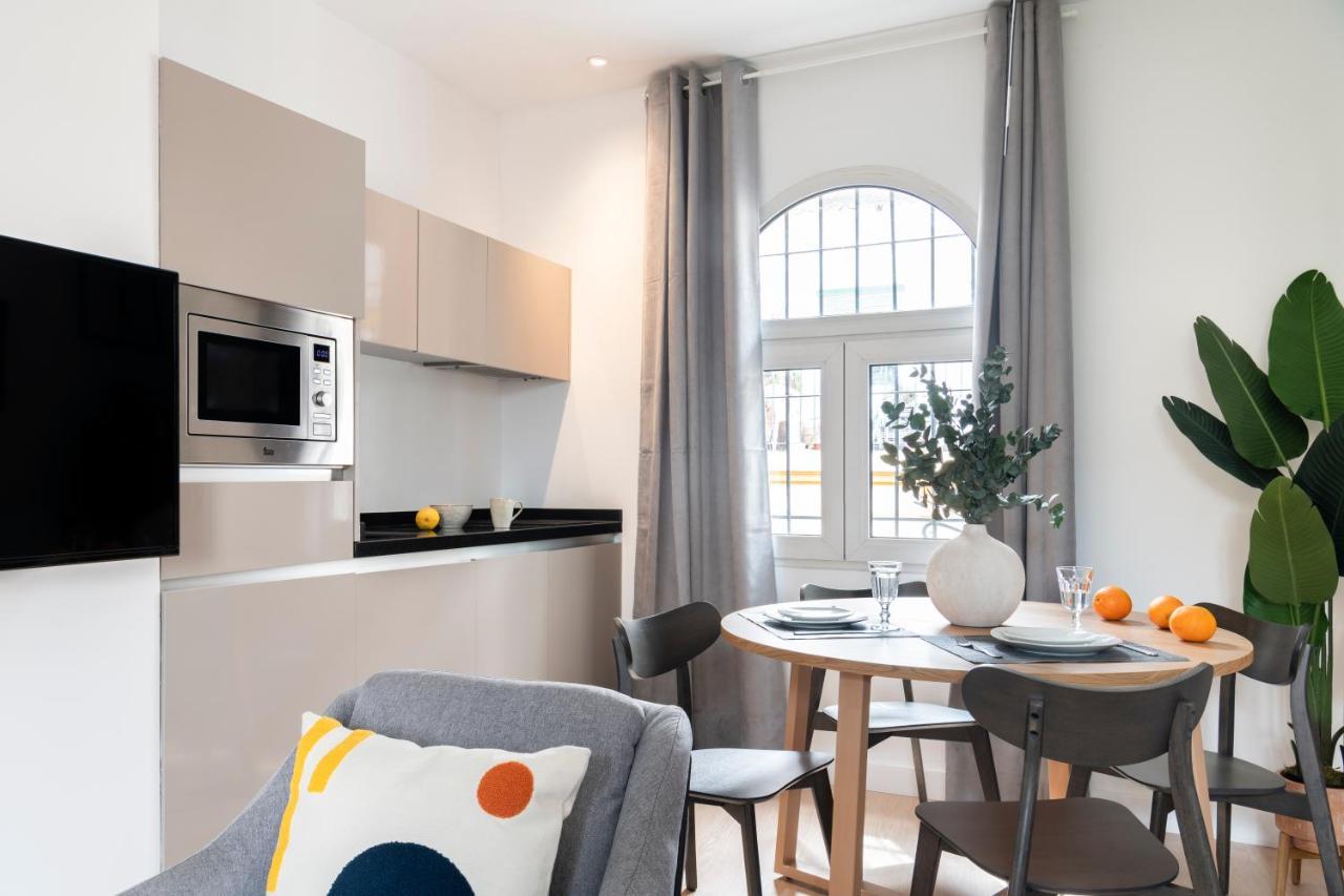 סביליה Suites Maestranza - Santas Patronas By Magno Apartments מראה חיצוני תמונה