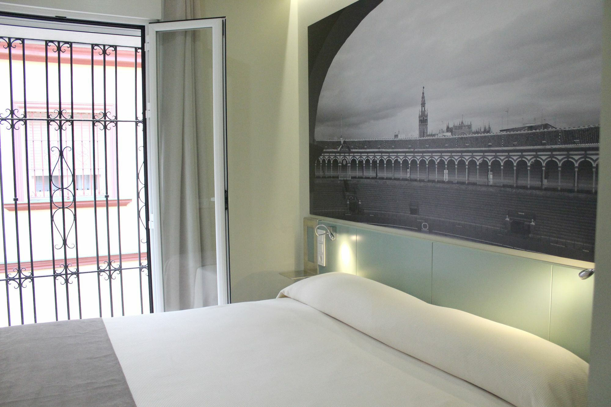 סביליה Suites Maestranza - Santas Patronas By Magno Apartments מראה חיצוני תמונה
